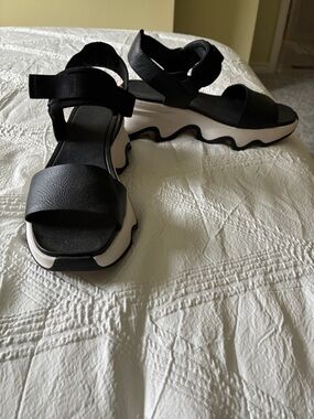 Sorel Black and White Wave Sole Platform Sandals for Women